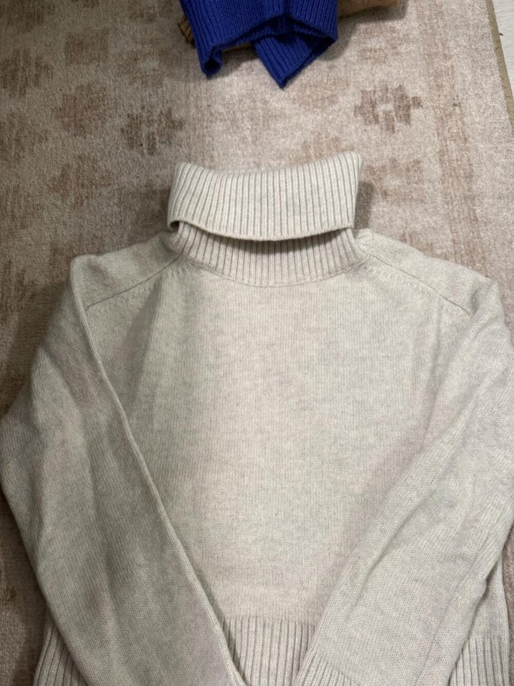 Aritzia Cream 100% Merino Wool Turtleneck Sweater Size XS